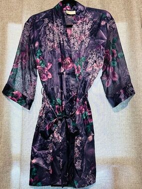 Vintage California Dynasty Elegant Silky Floral Wrap Robe in Purple